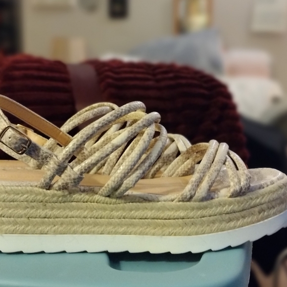 Cato Snakeskin Esparillo Platform Sandal size 10 NWOT - Picture 2 of 3